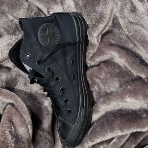 All black Converse Size 8 women